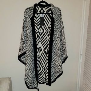 COPY - 6th & Lane - Black and White Cape